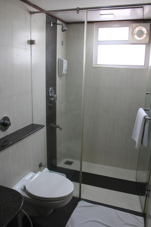 The Lotus Apartment Hotel, Venkatraman Street Ченай Екстериор снимка