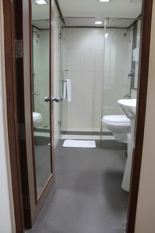 The Lotus Apartment Hotel, Venkatraman Street Ченай Екстериор снимка