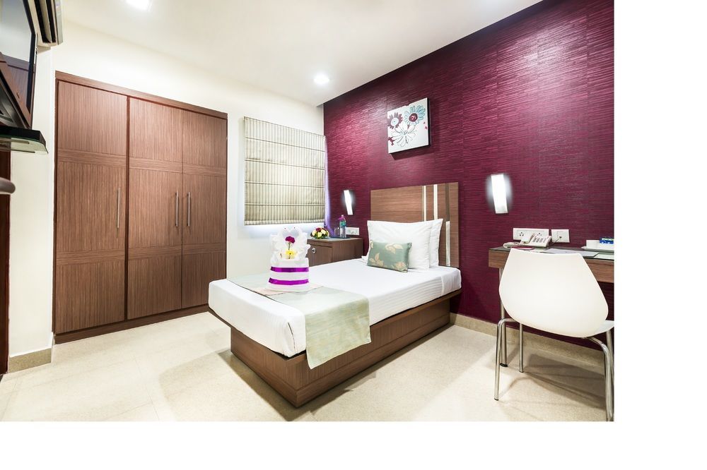 The Lotus Apartment Hotel, Venkatraman Street Ченай Екстериор снимка