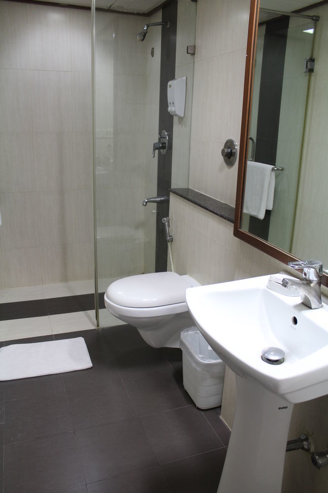 The Lotus Apartment Hotel, Venkatraman Street Ченай Екстериор снимка