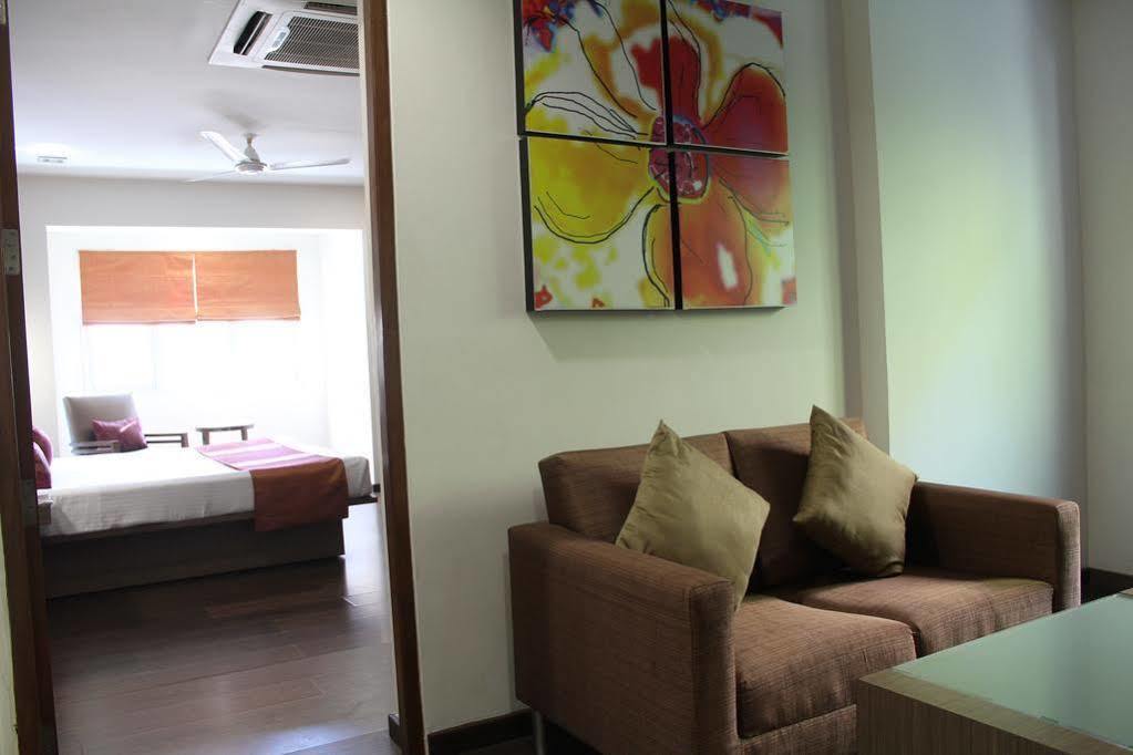 The Lotus Apartment Hotel, Venkatraman Street Ченай Екстериор снимка